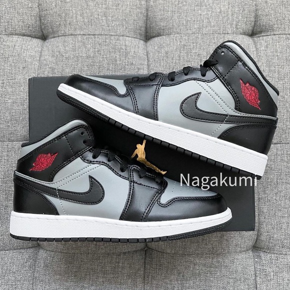 🦍 Nike Air Jordan 1 mid black grey shoes - Picture 2 of 4